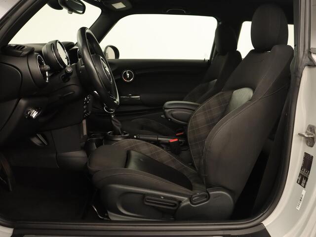 Mini COOPER 1.5 Chili | Automaat | Stoelverwarming | Full LED | Navigatie | Parkeerhulp | Sportstoelen | Climate control | Cruise control