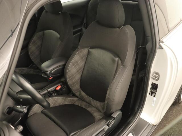 Mini COOPER 1.5 Chili | Automaat | Stoelverwarming | Full LED | Navigatie | Parkeerhulp | Sportstoelen | Climate control | Cruise control
