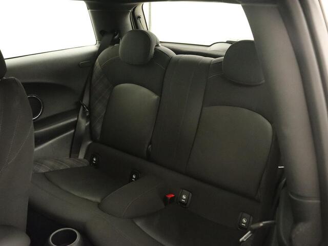 Mini COOPER 1.5 Chili | Automaat | Stoelverwarming | Full LED | Navigatie | Parkeerhulp | Sportstoelen | Climate control | Cruise control