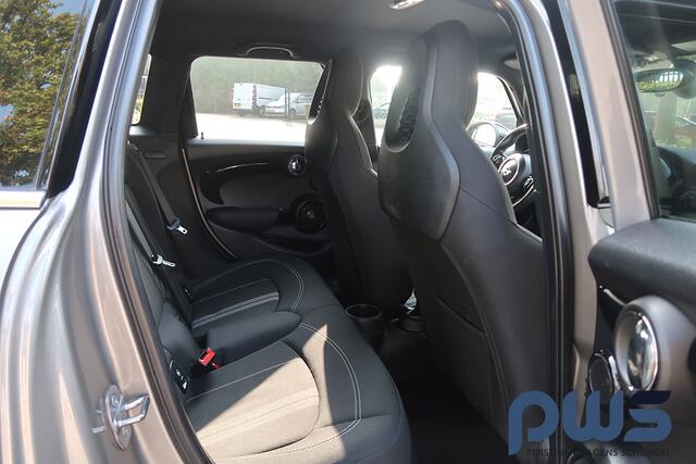 Mini COOPER Mini 1.5 Chili John Cooper Works / Automaat / Navi / PDC / Camera / Carplay