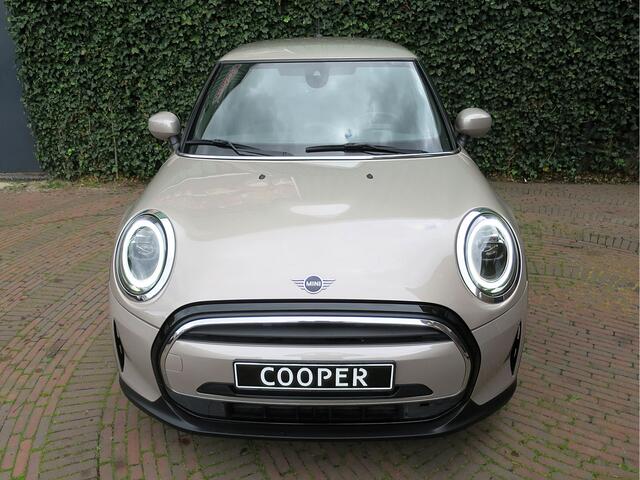 Mini COOPER 1.5 Classic F56 LCI2 automaat met LED, Apple Carplay, DAB, Navi en 17"