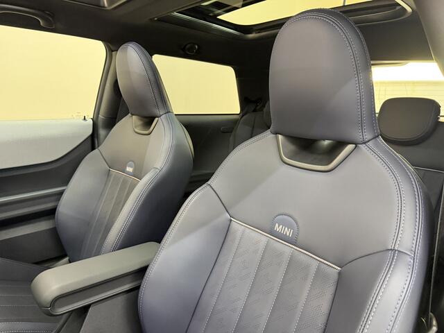 Mini COOPER Mini 1.5 Favoured L, 157Pk, 2024, Panoramadak, Volledig leder, 360* camera, Harman kardon, Stoel/stuurverwarming, Cruise control, 18" Lichtmetalen velgen