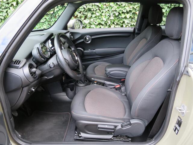 Mini COOPER 1.5 Pepper F56 LCI met Navi, LED, Clima en 16"