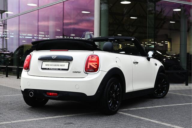 Mini COOPER Cabrio Automaat / Comfort Access / LED / Stoelverwarming / Comfortstoelen / Aircondtitioning / Cruise Control / PDC