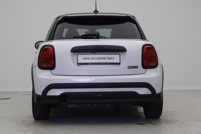 Mini COOPER 5-deurs Camden Edition | Premium Plus | Panoramadak | Stoel + stuurwielverwarming | Piano Black exterieur | Extra getint glas