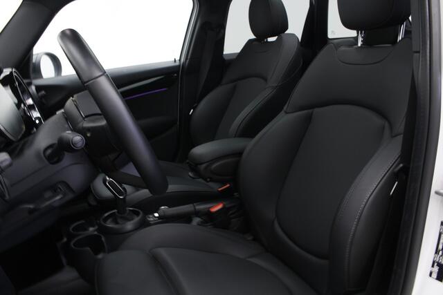 Mini COOPER 5-deurs Camden Edition | Premium Plus | Panoramadak | Stoel + stuurwielverwarming | Piano Black exterieur | Extra getint glas