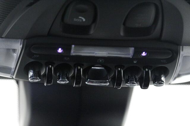 Mini COOPER 5-deurs Camden Edition | Premium Plus | Panoramadak | Stoel + stuurwielverwarming | Piano Black exterieur | Extra getint glas