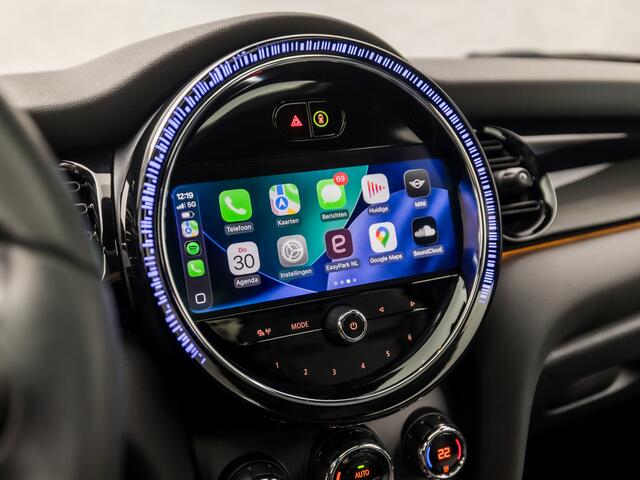 Mini COOPER Mini 1.5 Camden Sport Automaat (PANORAMADAK, VIRTUAL COCKPIT, DEALER ONDERHOUDEN, APPLE CARPLAY, GROOT NAVI, CAMERA, LEDER, SFEERVERLICHTING, SPORTSTOELEN, GETINT GLAS, LED KOPLAMPEN, ZWART HEMEL, NIEUWSTAAT)