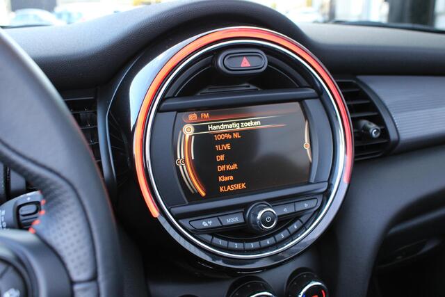 Mini COOPER Mini Cabrio 1.5 Navi | Leder | LED | Sfeerverlichting | Comfort Access | Black Trim | JCW Stuur | Zeer Netjes | Top Onderhouden