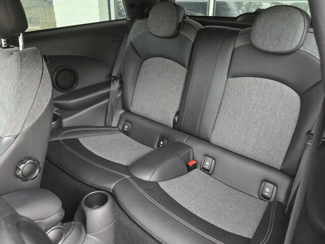 Mini COOPER Mini 1.5 Chili JOHN COOPER WORKS | LED KOPLAMPEN | CLIMATE CONTROL | SPORTSTOELEN | APPLE CARPLAY | KEYLESS ENTRY |