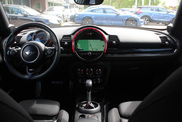 Mini COOPER CLUBMAN Mini 2.0 S Chili Serious Business / Leder / 19'' / Navigatie / Keyless / Getint glas / Parkeerhulp V+A / Stoelverwarming / DAB / Cruise Control