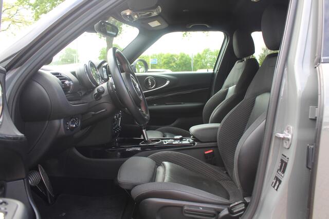 Mini COOPER CLUBMAN Mini 2.0 S Chili Serious Business / Leder / 19'' / Navigatie / Keyless / Getint glas / Parkeerhulp V+A / Stoelverwarming / DAB / Cruise Control