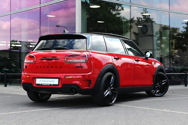 Mini COOPER CLUBMAN S Classic Automaat / Panoramadak / Achteruitrijcamera / Head-Up / Comfort Access / LED / Park Assistant