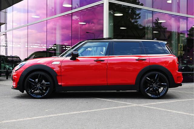 Mini COOPER CLUBMAN S Classic Automaat / Panoramadak / Achteruitrijcamera / Head-Up / Comfort Access / LED / Park Assistant