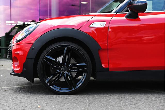 Mini COOPER CLUBMAN S Classic Automaat / Panoramadak / Achteruitrijcamera / Head-Up / Comfort Access / LED / Park Assistant