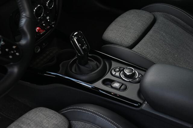 Mini COOPER CLUBMAN S Classic Automaat / Panoramadak / Achteruitrijcamera / Head-Up / Comfort Access / LED / Park Assistant