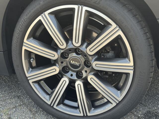 Mini COOPER CLUBMAN Mini 2.0 S ALL4 MINI Yours, adaptieve cruise control, Head-up, panoramadak,Leder, Camera. Een proefrit levert het bewijs. Neem contact op en we maken een afspraak!