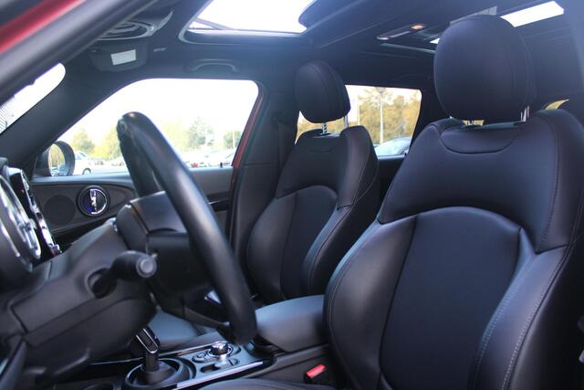 Mini COOPER CLUBMAN 1.5 136PK CHILI AUTOMAAT | PANORAMISCH SCHUIF/KANTELDAK | NAVIGATIE | LEDEREN BEKLEDING | STOELVERWARMING | 17" LICHTMETALEN VELGEN | UNION JACK ACHTER LICHTEN | KEYLESS ENTRY / START |
