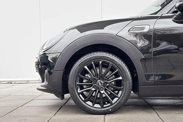 Mini COOPER CLUBMAN Classic Apple Carplay / MINI Navigatie / Parkeersensoren / Schuidak / Black Edition / 17 Inch