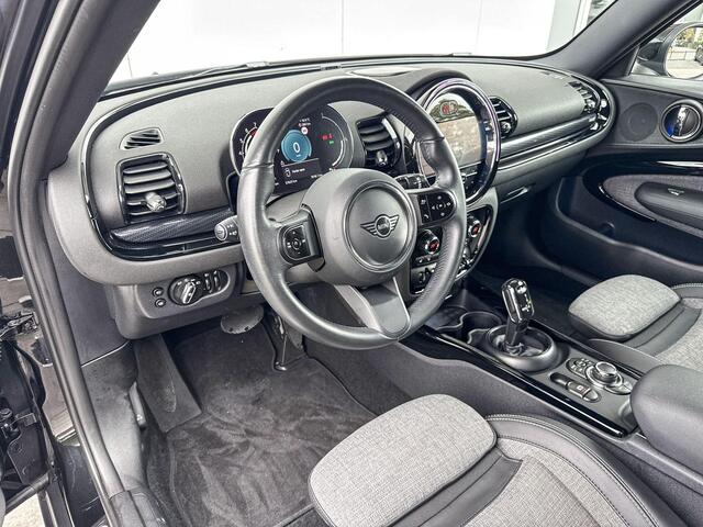 Mini COOPER CLUBMAN Classic Apple Carplay / MINI Navigatie / Parkeersensoren / Schuidak / Black Edition / 17 Inch