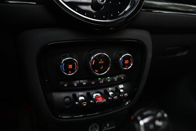 Mini COOPER CLUBMAN Automaat / Panoramadak / Achteruitrijcamera / Comfort Access / Stuurverwarming / LED / Comfortstoelen / Airconditioning / Cruise Control