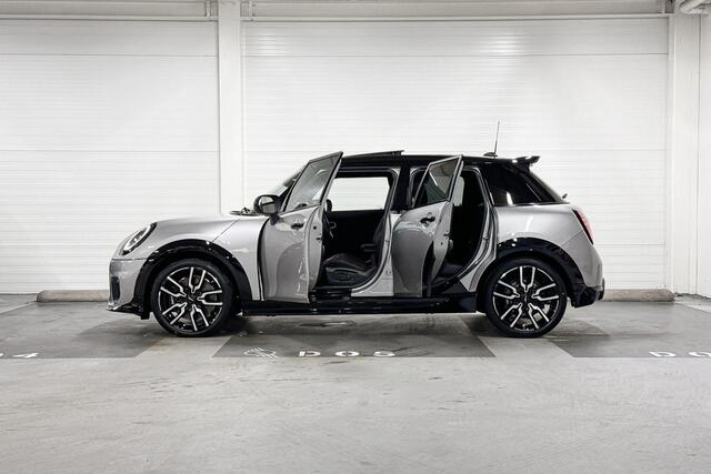 Mini COOPER S 5-deurs | John Cooper Works Uitvoering | Pakket XL | 18" John Cooper Works Lap Spoke two-tone