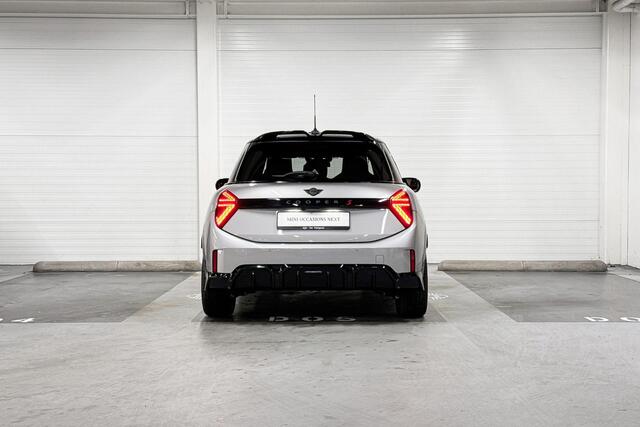 Mini COOPER S 5-deurs | John Cooper Works Uitvoering | Pakket XL | 18" John Cooper Works Lap Spoke two-tone