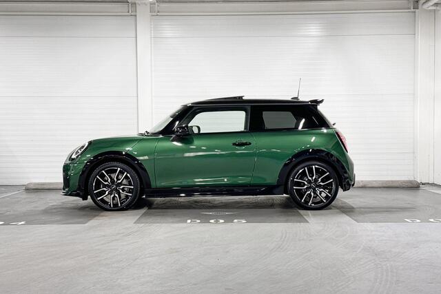 Mini COOPER S | John Cooper Works Uitvoering | Pakket XL |18" John Cooper Works Lap Spoke two-tone