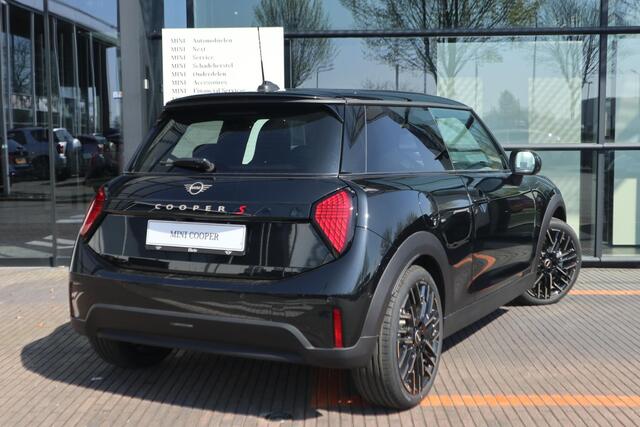 Mini COOPER S 3-deurs / Favoured Trim + Pakket M