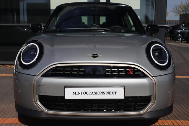 Mini COOPER S 5-deurs 2.0 Favoured Trim + Pakket M / Panoramadak /MINI Head-Up Display