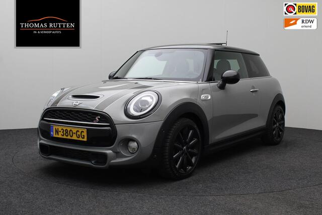 Mini COOPER S Mini 2.0 Chili 2018 | Airco | Stoelverwarming | Panoramadak | Onderhoudshistorie | Parkeersensoren | Cruise Control | Keyless Go | Stuurwiel Bediening | Boekjes