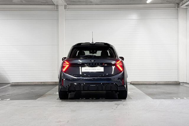 Mini COOPER S 5-deurs | John Cooper Works Uitvoerung | Pakket XL | 18" JCW Lap Spoke two-tone