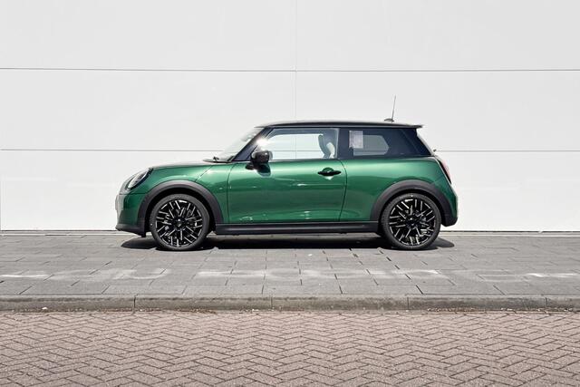 Mini COOPER S 3-deurs Favoured XL MINI Cooper 3-deurs 2.0 Cooper S Favoured XL | Pakket XL | Dak en spiegelkappen in Jetblack