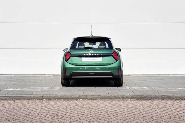 Mini COOPER S 3-deurs Favoured XL MINI Cooper 3-deurs 2.0 Cooper S Favoured XL | Pakket XL | Dak en spiegelkappen in Jetblack