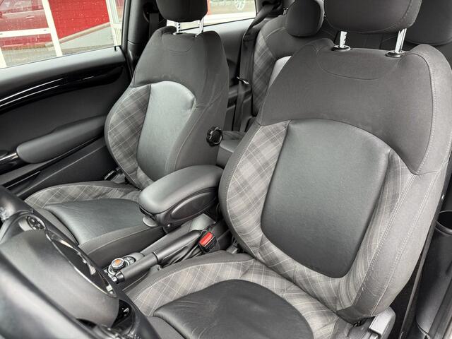 Mini COOPER S Mini 2.0 Chili Serious Business Navigatie, half leer, Comf.intr, LED verl, etc..