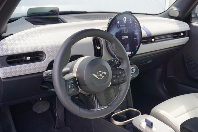 Mini COOPER S Mini / Favoured Uitvoering / Pakket XL / 18'' LM Velgen