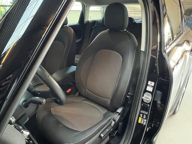 Mini COUNTRYMAN Mini 2.0 Cooper S E ALL4 Essential 220 PK Facelift Automaat Plug In Hybride / AppleCarplay / Navigatie / Camera / Airco / LED / DAB HiFi / 1e Eigenaar!