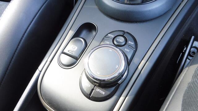 Mini COUNTRYMAN Mini 1.5 Cooper Pepper Xenon Navi 18i lmv Harman/Kardon Headup Stoelpack 52.000,- nieuw