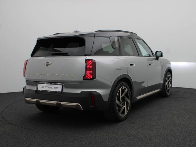 Mini COUNTRYMAN SE ALL4 Favoured + Pakket L + Glazen panoramadak + Driving Assistant Plus + Parking Assistant Plus + Harman Kardon + Elektrisch verwarmde voorstoelen + 19''