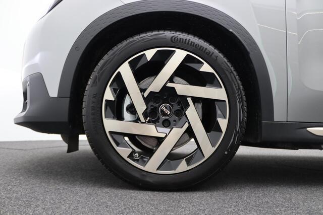 Mini COUNTRYMAN SE ALL4 Favoured + Pakket L + Glazen panoramadak + Driving Assistant Plus + Parking Assistant Plus + Harman Kardon + Elektrisch verwarmde voorstoelen + 19''
