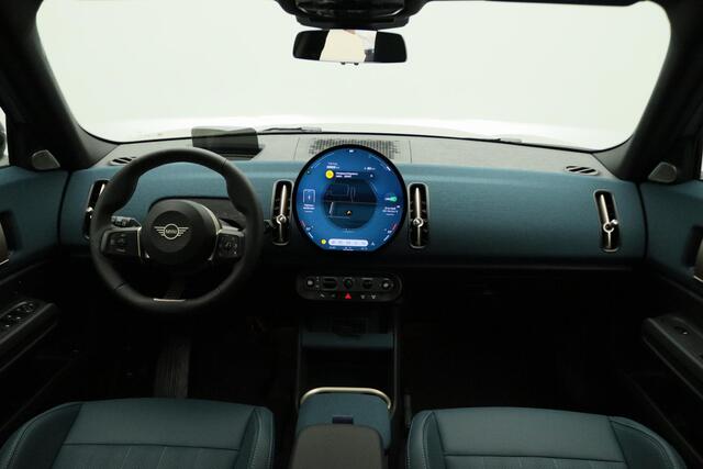 Mini COUNTRYMAN SE ALL4 Favoured + Pakket L + Glazen panoramadak + Driving Assistant Plus + Parking Assistant Plus + Harman Kardon + Elektrisch verwarmde voorstoelen + 19''
