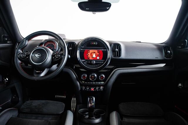 Mini COUNTRYMAN 2.0 John Cooper Works ALL4 Chili Panoramadak - Head-up - Adaptive Cruise Control - Harman Kardon - Camera - Stoelverwarming - Navigatiesysteem - Park Assistant