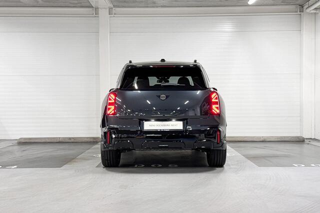 Mini COUNTRYMAN C | John Cooper Works Uitvoering | Pakket M | 19" Runway Spoke Jet Black