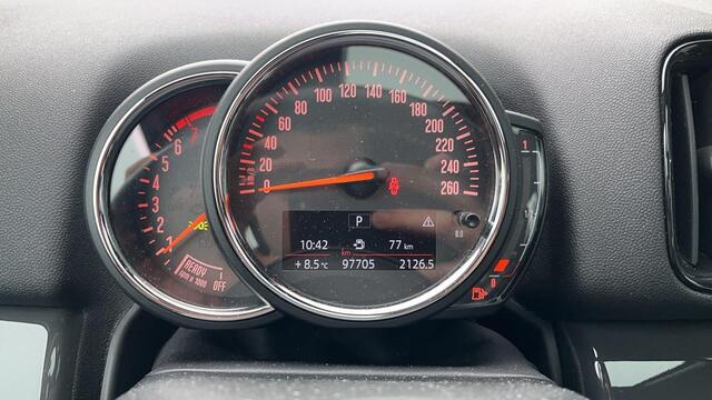 Mini COUNTRYMAN Cooper S Glazen panoramadak / JCW Pakket / 19'' / LED-koplampen met uitgebreide functies / Klasse 3 Alarm / Navigatie