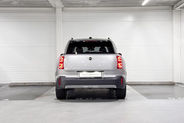 Mini COUNTRYMAN C MINI Countryman 1.5 C Classic M Plus | Pakket M Plus | Dak en spiegelkappen in Jetblack