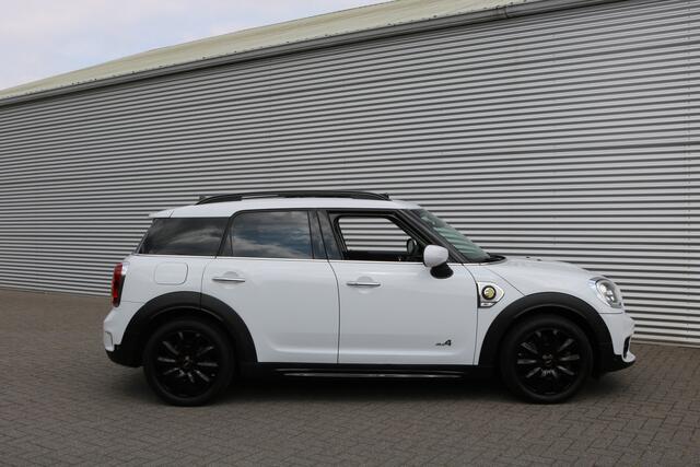 Mini COUNTRYMAN Mini 2.0 Cooper S E ALL4 (Panoramadak Sportleder Navi/Camera Carplay HarmanKardon HeadUp Keyless Full-Led 18InchLMV PrivacyGlass Pdc V+A)