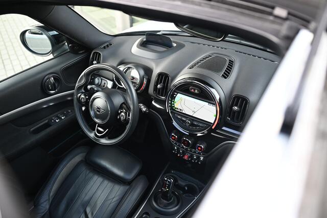Mini COUNTRYMAN Cooper S Chili Automaat / Panoramadak / Achteruitrijcamera / Head-Up / LED / Park Assistant / Stoelverwarming / Comfort Access