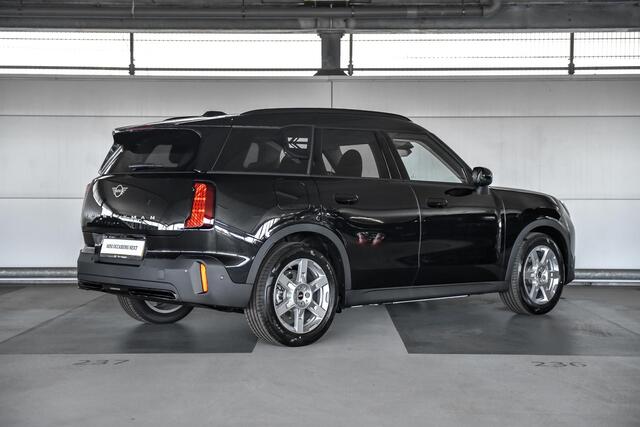 Mini COUNTRYMAN E Classic XS 66.5 kWh MINI Countryman E Classic 66.5 kWh | Pakket M | Dak in carrosseriekleur | Selections