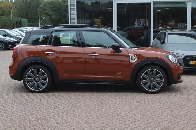 Mini COUNTRYMAN Mini 2.0 Cooper S E ALL4 Chili / Panoramadak / Camera / Head-up / Leder / Keyless / 19'' / Navi. Proff / Stoelverwarming / Cruise Control