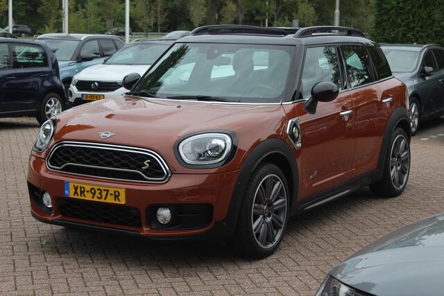 Mini COUNTRYMAN Mini 2.0 Cooper S E ALL4 Chili / Panoramadak / Camera / Head-up / Leder / Keyless / 19'' / Navi. Proff / Stoelverwarming / Cruise Control